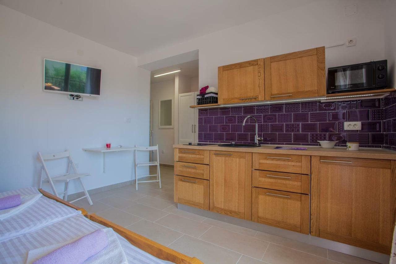 Guesthouse Maver كريس المظهر الخارجي الصورة